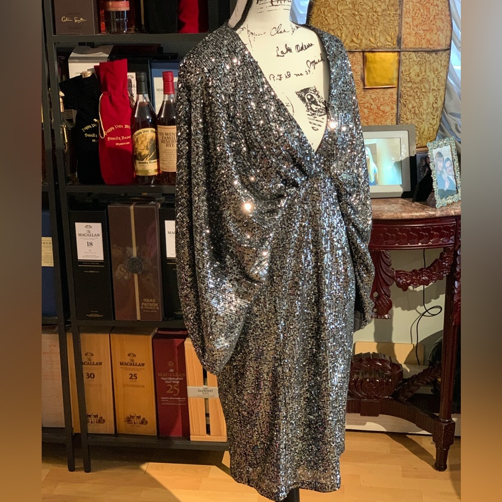 Sparkly silver sequins dress in a size M